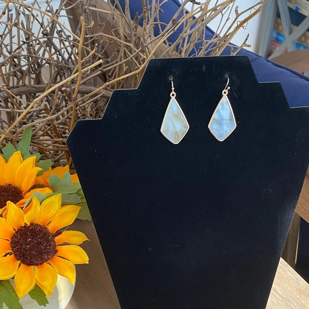 🍀 Caramel and White Earrings